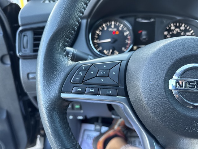 2017 Nissan Rogue SV photo 22