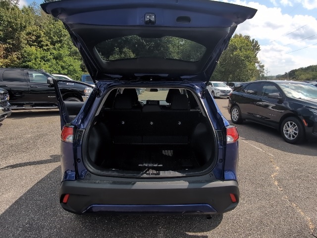 2022 Toyota Corolla Cross LE photo 36