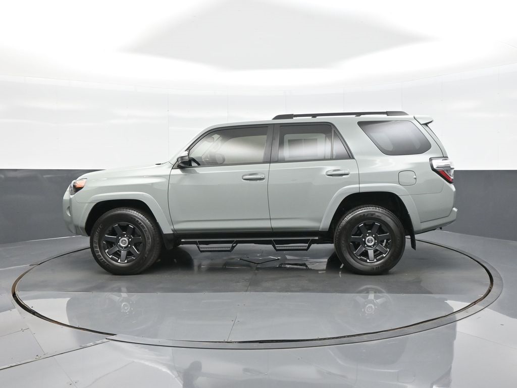 2022 Toyota 4Runner SR5 Trail photo 3