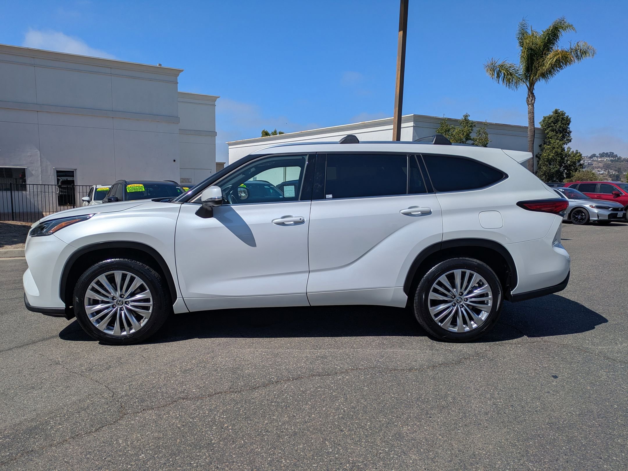 2023 Toyota Highlander Limited Platinum XLE XSE photo 2