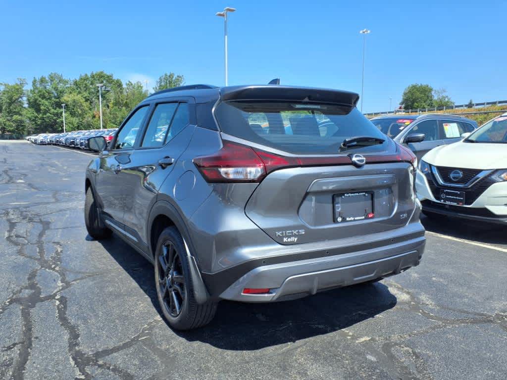 2023 Nissan Kicks SR photo 2