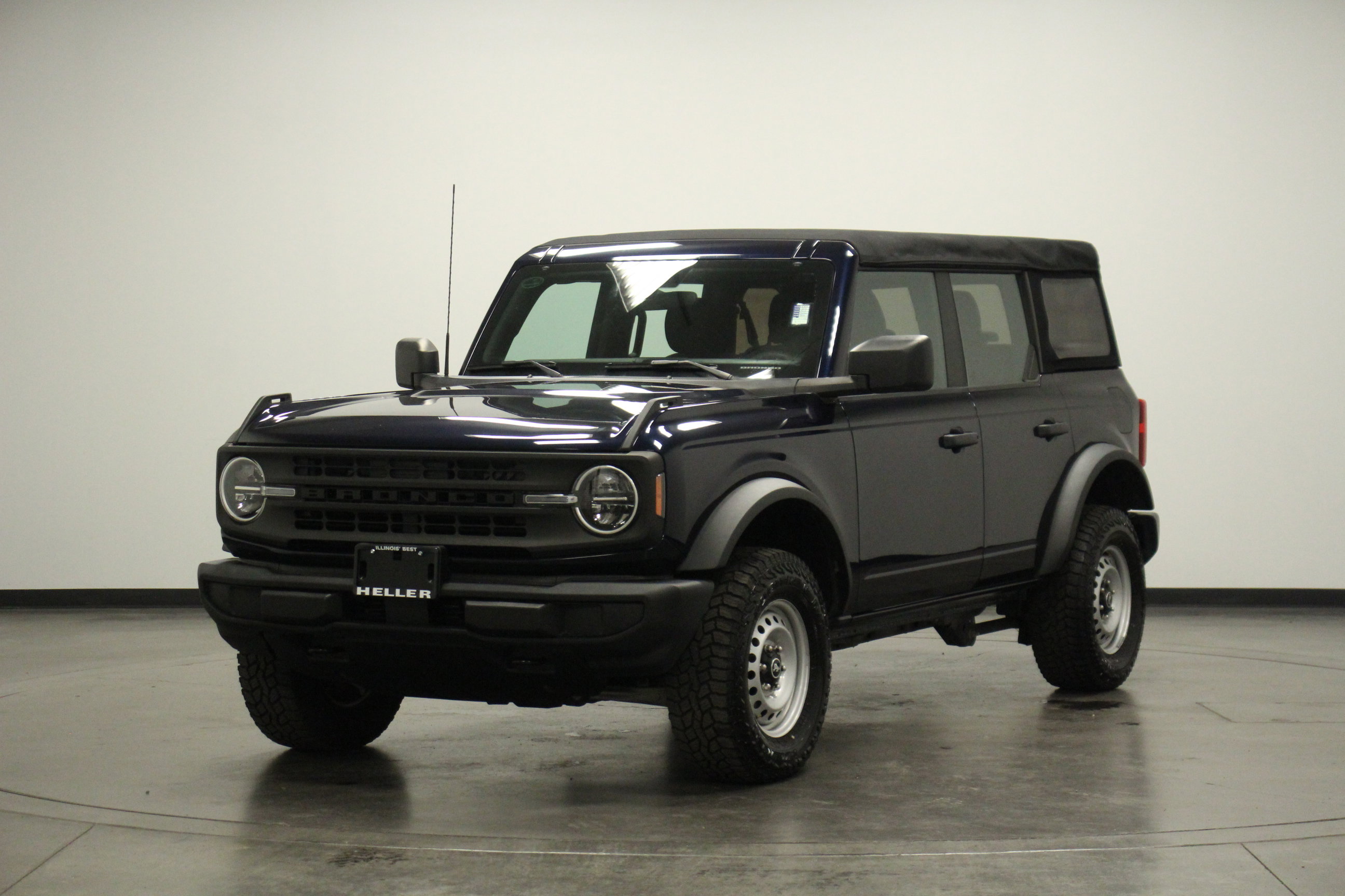 2021 Ford Bronco Base photo 3