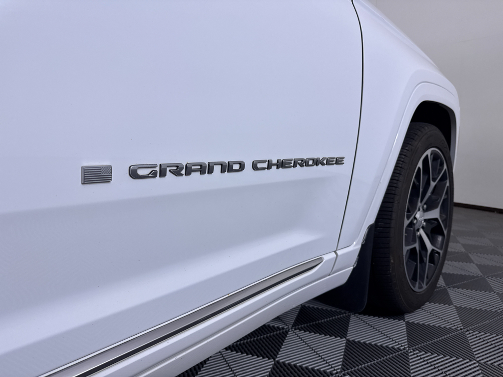 2022 Jeep Grand Cherokee Summit Reserve photo 3