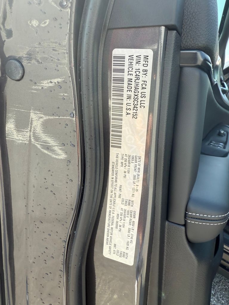 2025 Jeep Grand Cherokee Altitude photo 28
