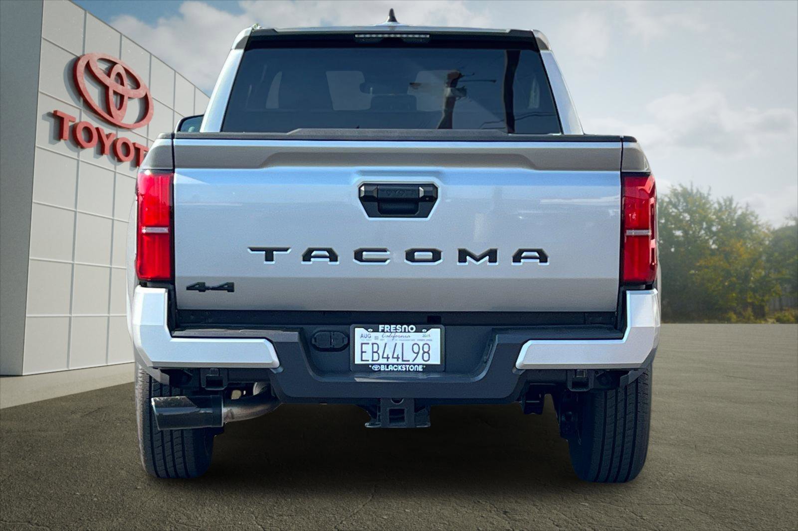 2025 Toyota Tacoma SR5 4x4 photo 4
