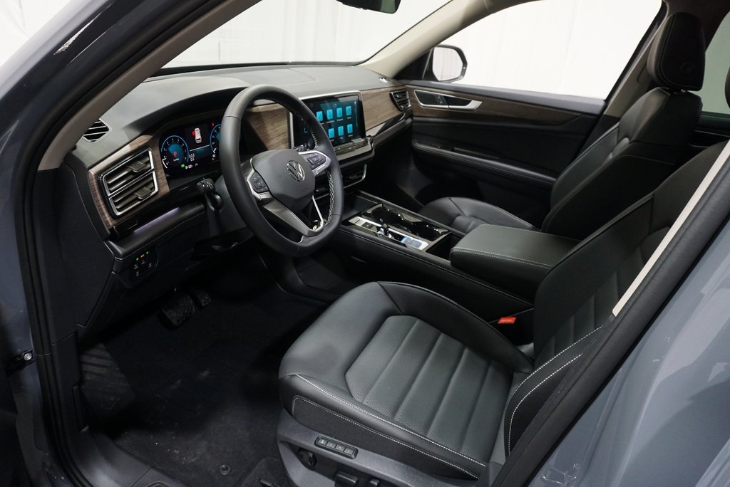 2025 Volkswagen Atlas SEL photo 11