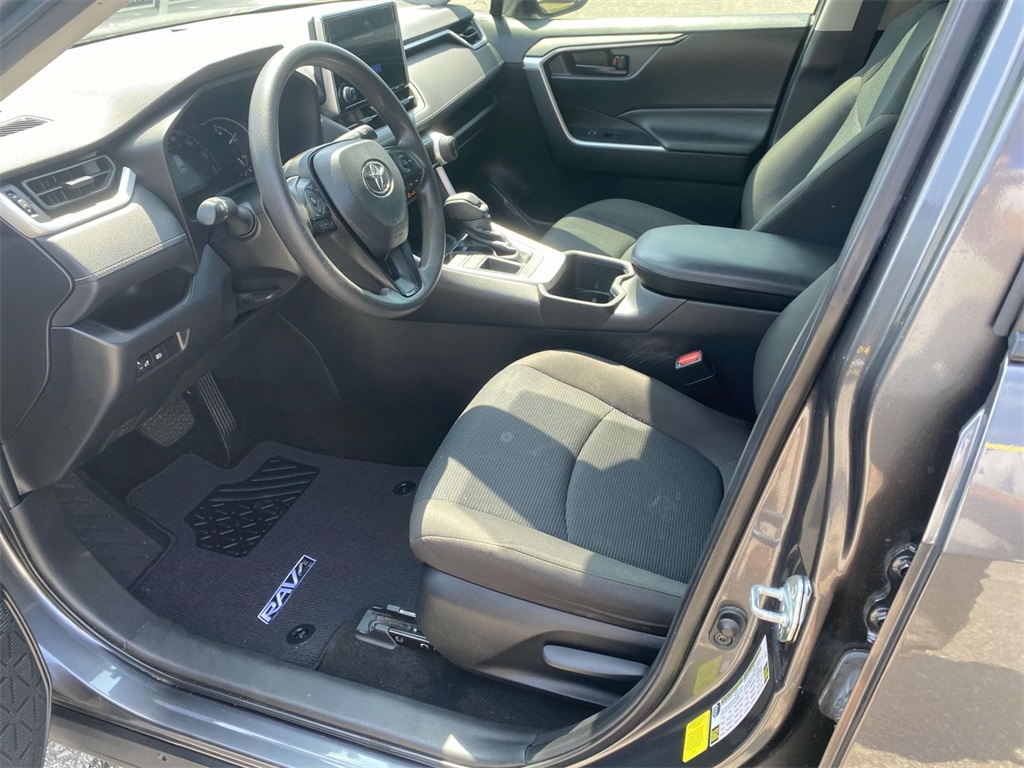 2023 Toyota RAV4 LE photo 11