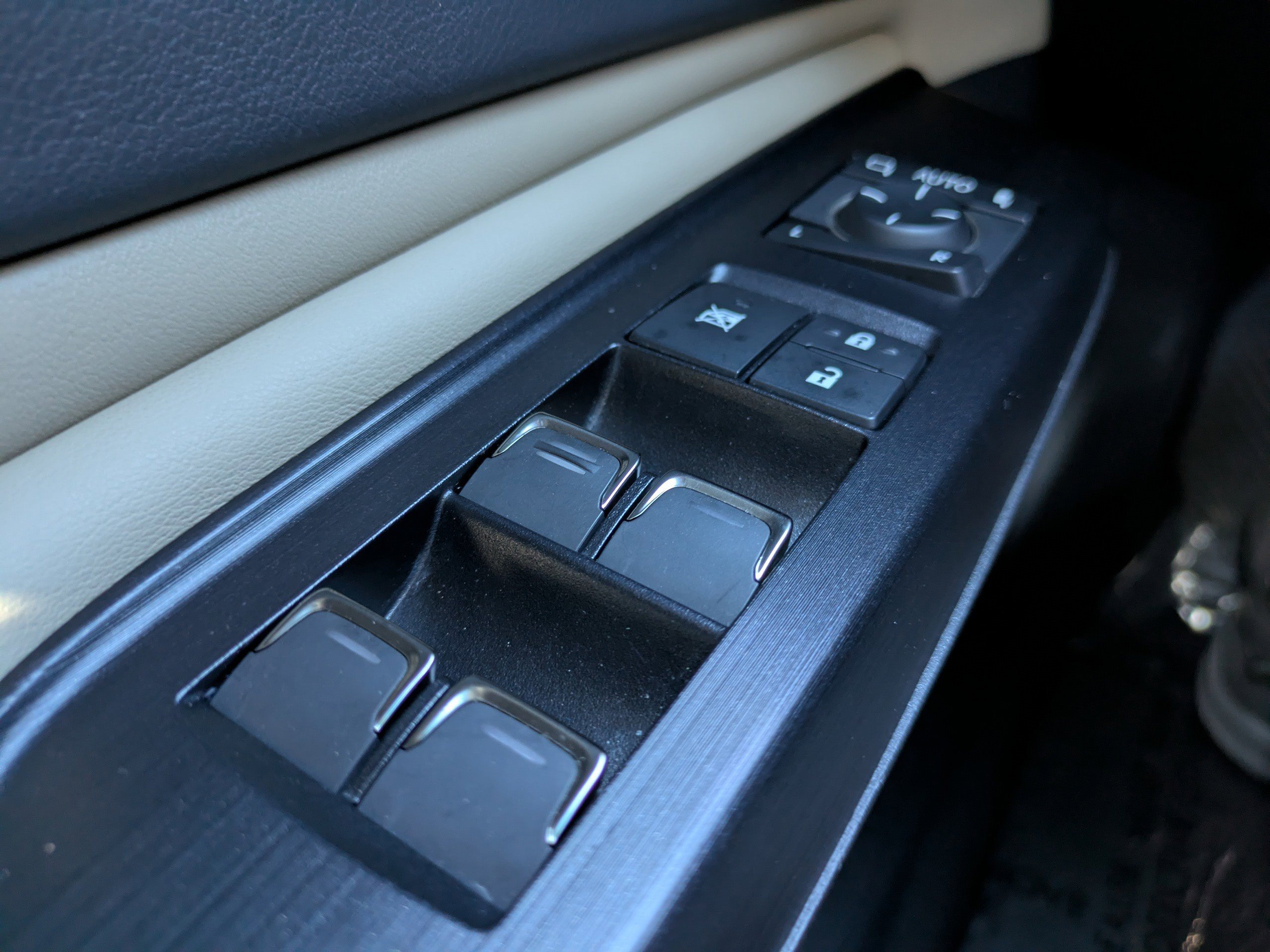 2021 Lexus ES 300h photo 18