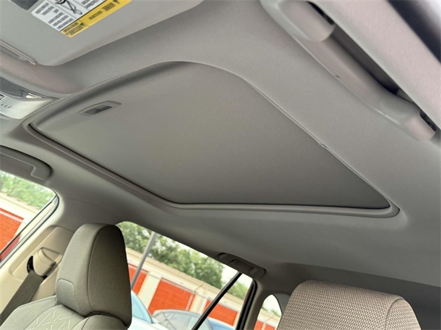 2021 Toyota RAV4 Hybrid XLE photo 3