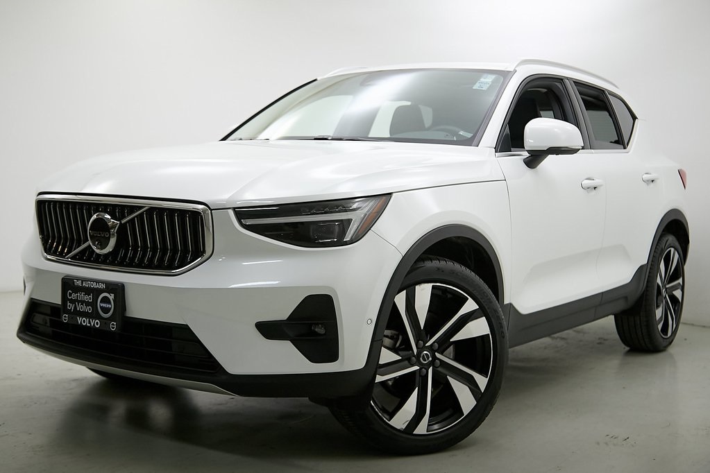 2024 VOLVO XC40 - Image 1