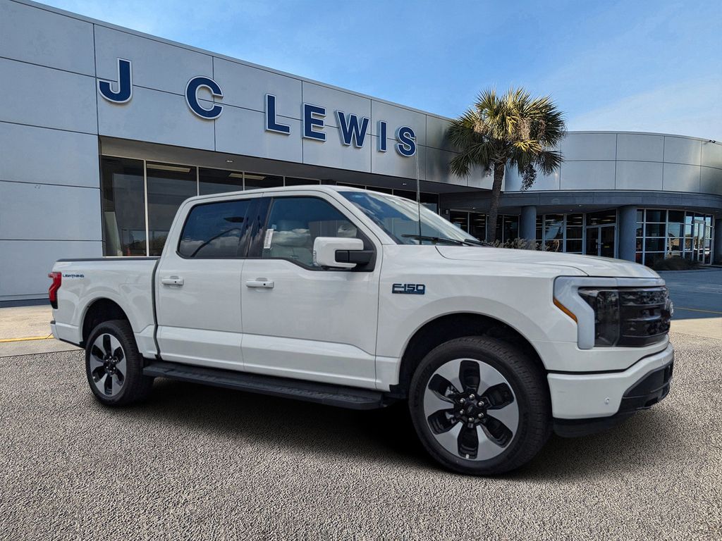 2025 Ford F-150 Lightning Platinum's photo