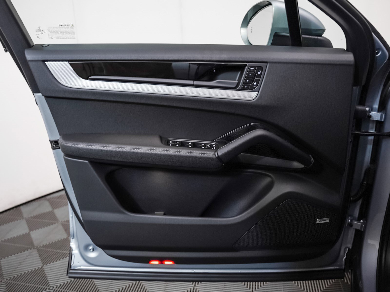 2025 Porsche Cayenne Coupe photo 23