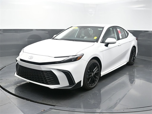 2026 Toyota Camry SE photo 3