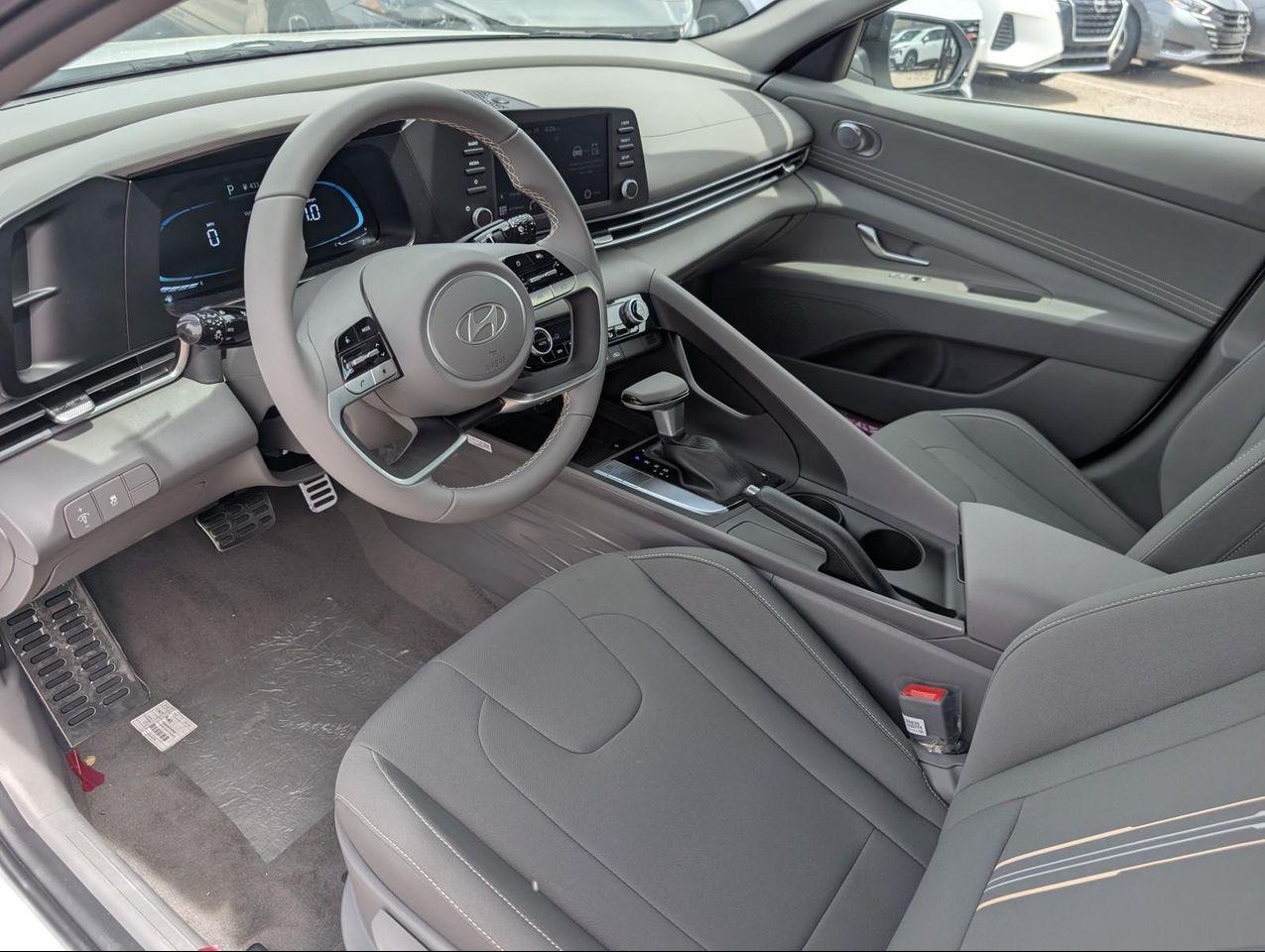 2025 Hyundai Elantra SEL Sport photo 9