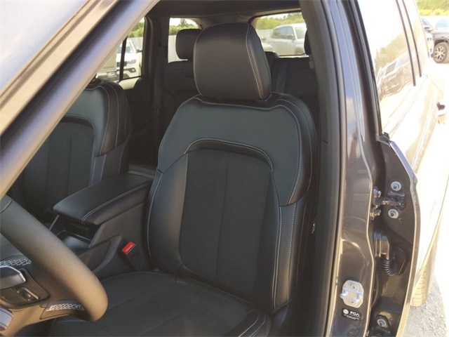 2025 Jeep Grand Cherokee Altitude photo 11
