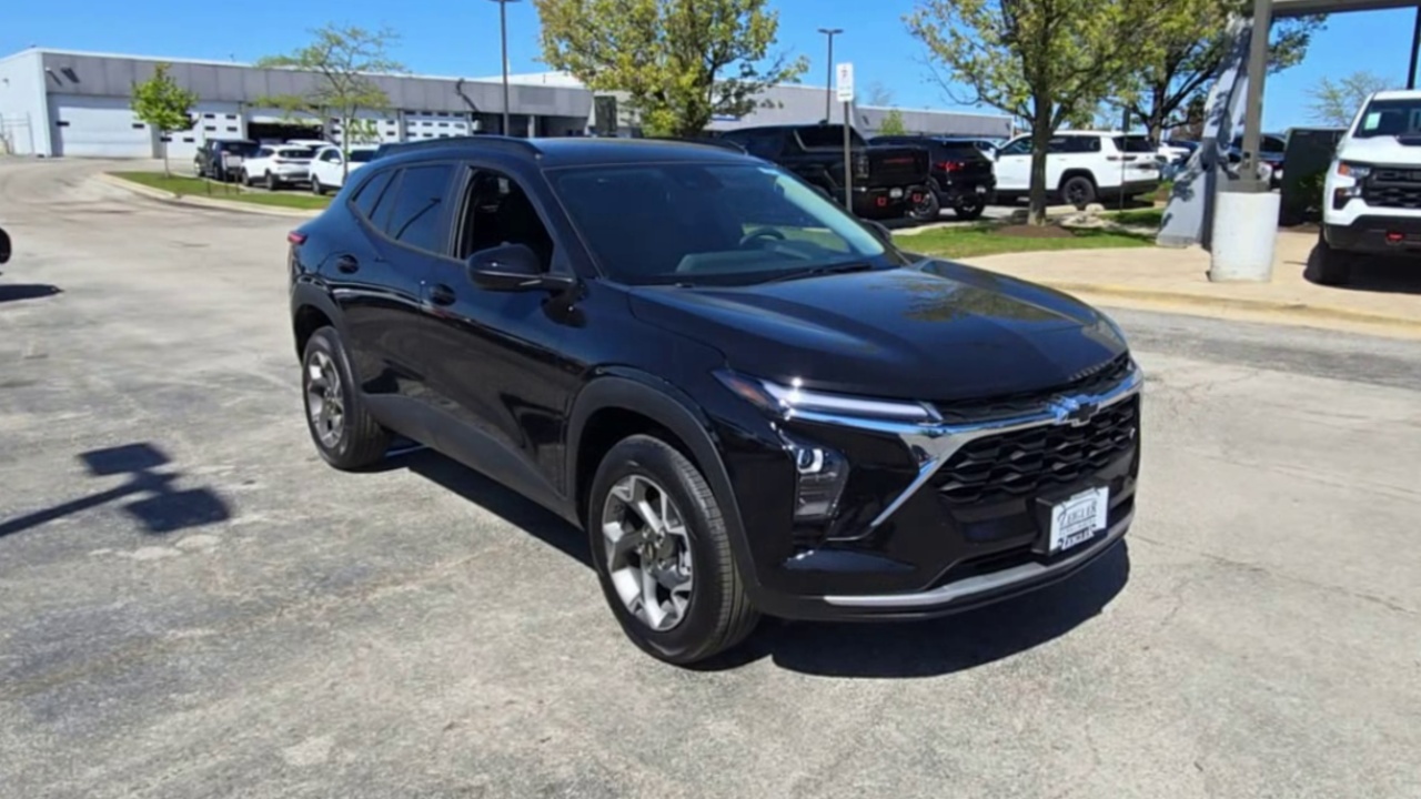 2025 Chevrolet Trax LT photo 21