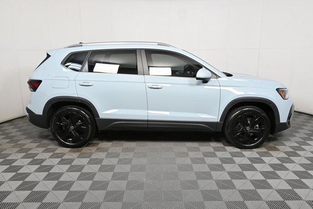 2025 Volkswagen Taos SE photo 21