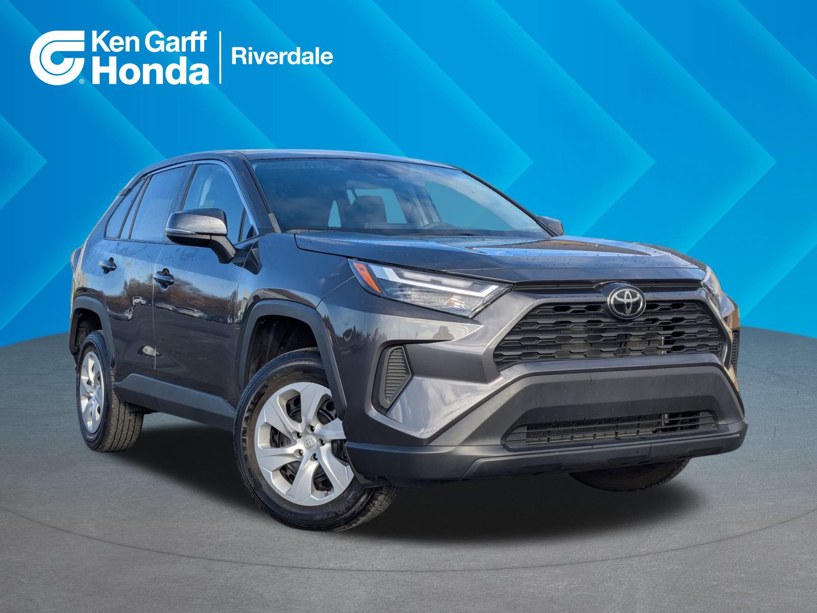 2023 Toyota RAV4 LE's photo