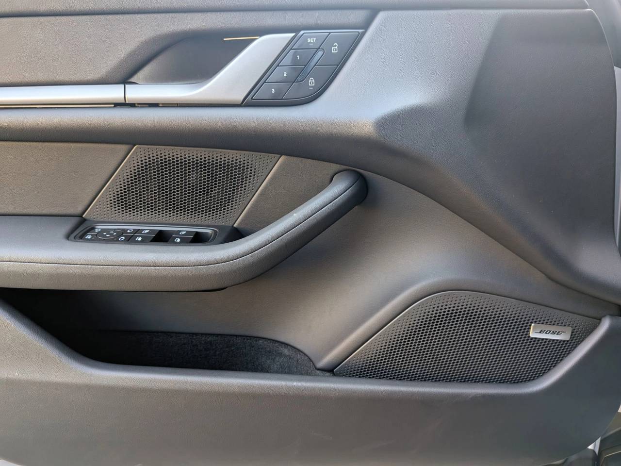 2026 Porsche Taycan 4S photo 13