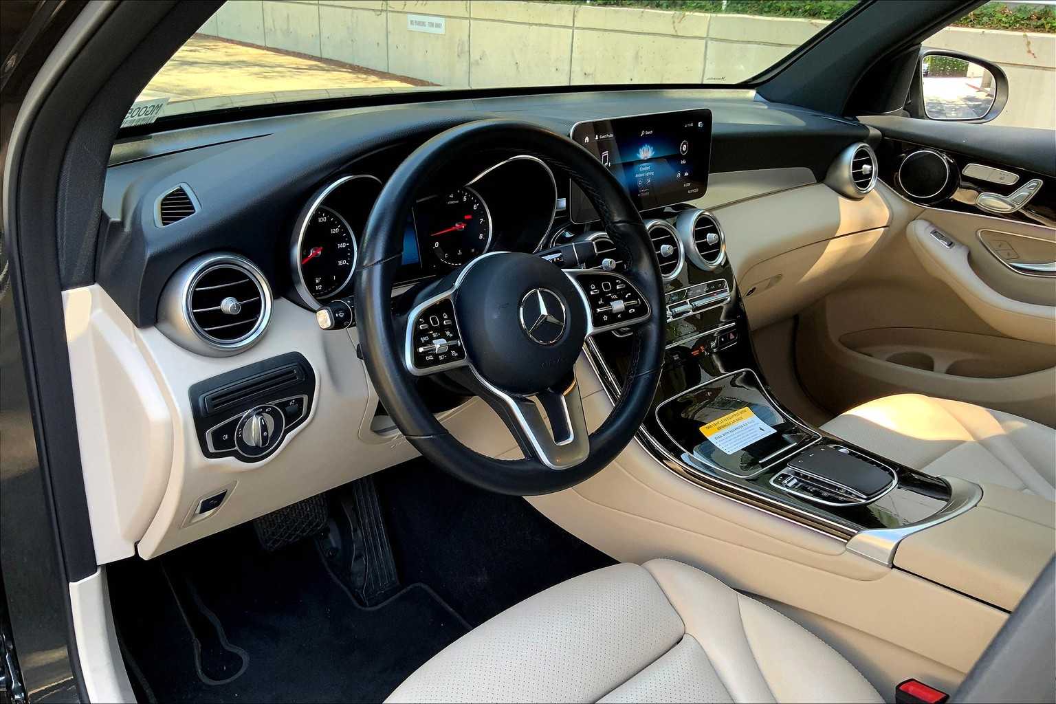 2021 Mercedes Benz GLC 300 photo 16