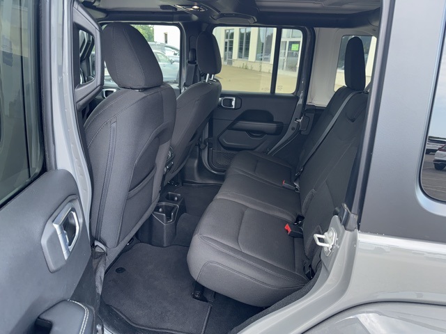 2023 Jeep Wrangler Sahara photo 11