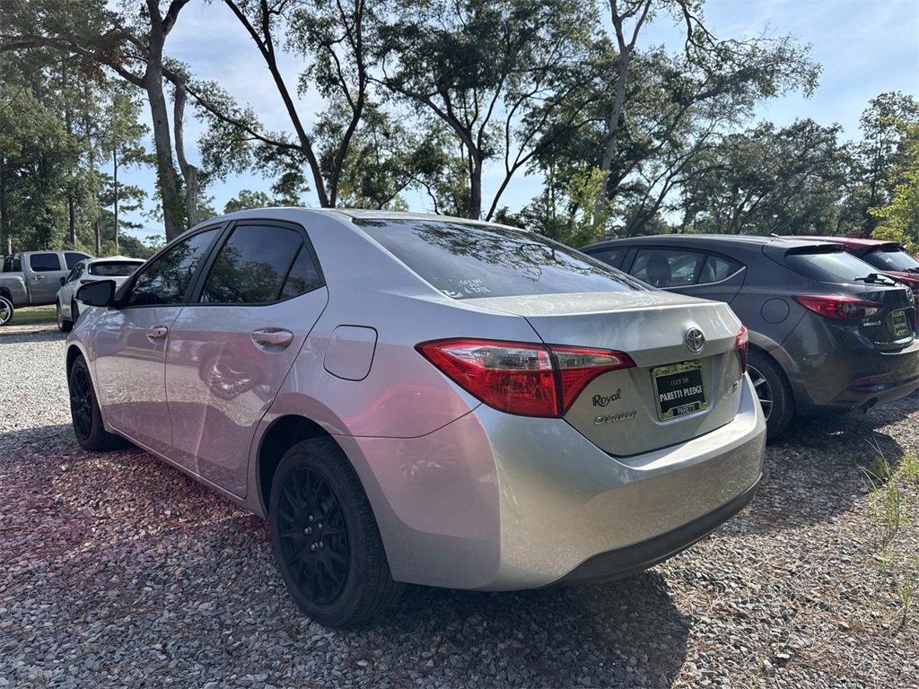 2016 Toyota Corolla LE photo 4