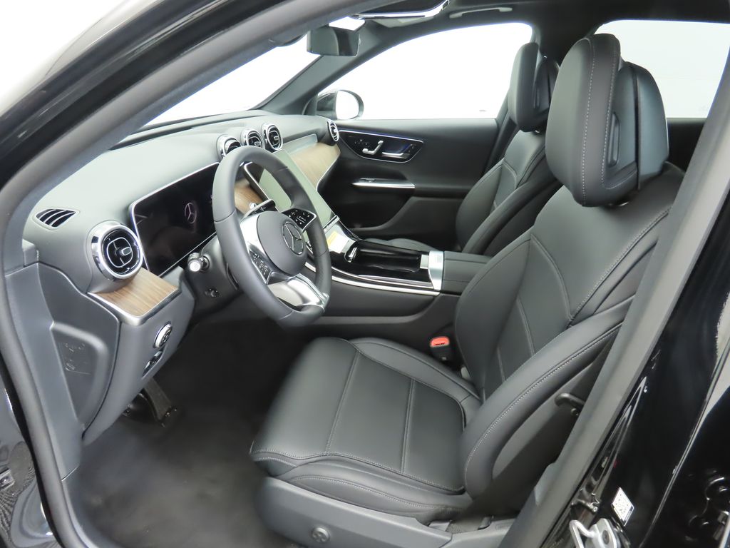 2025 Mercedes Benz GLC 300 photo 17
