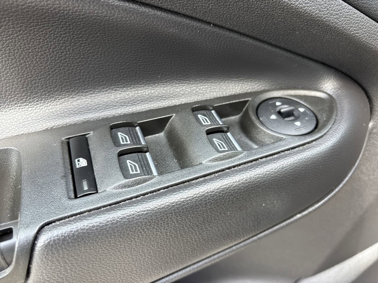 2016 Ford C-Max Hybrid SE photo 17