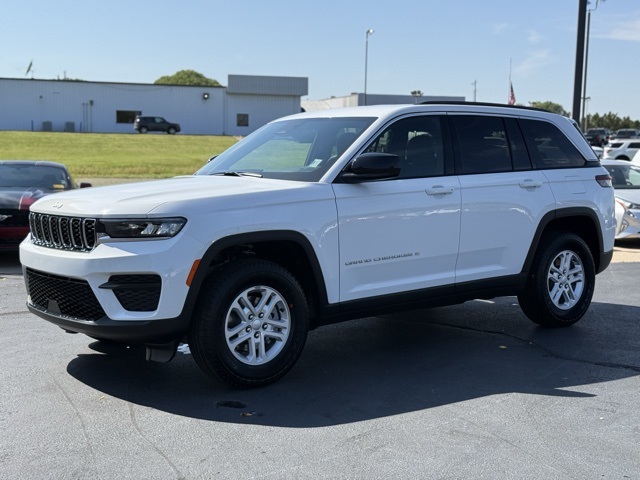 2025 Jeep Grand Cherokee Laredo photo 3