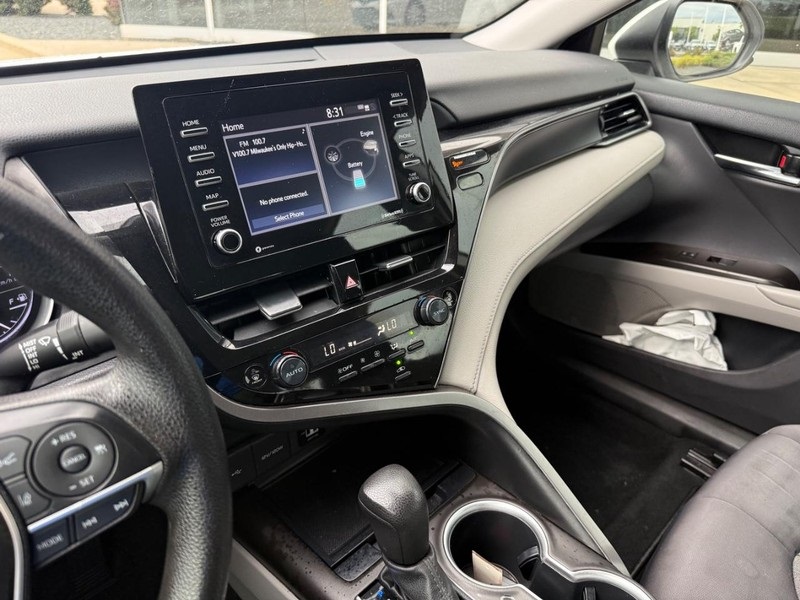 2023 Toyota Camry Hybrid LE photo 23