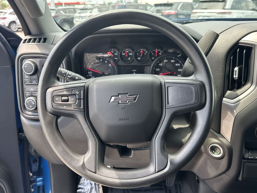 2022 Chevrolet Silverado 1500 Custom photo 10