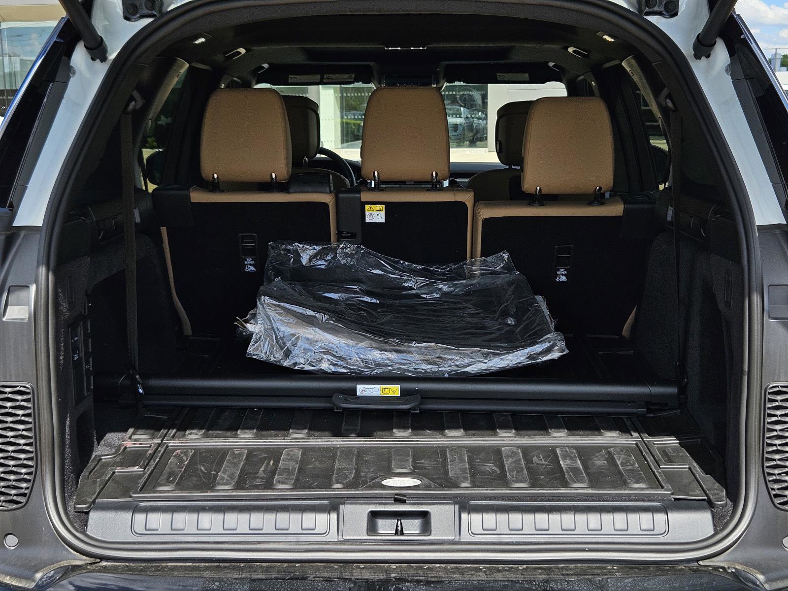 2025 Land Rover Discovery P360 Dynamic SE photo 11