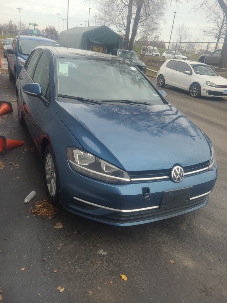 2021 Volkswagen Golf TSI photo 2