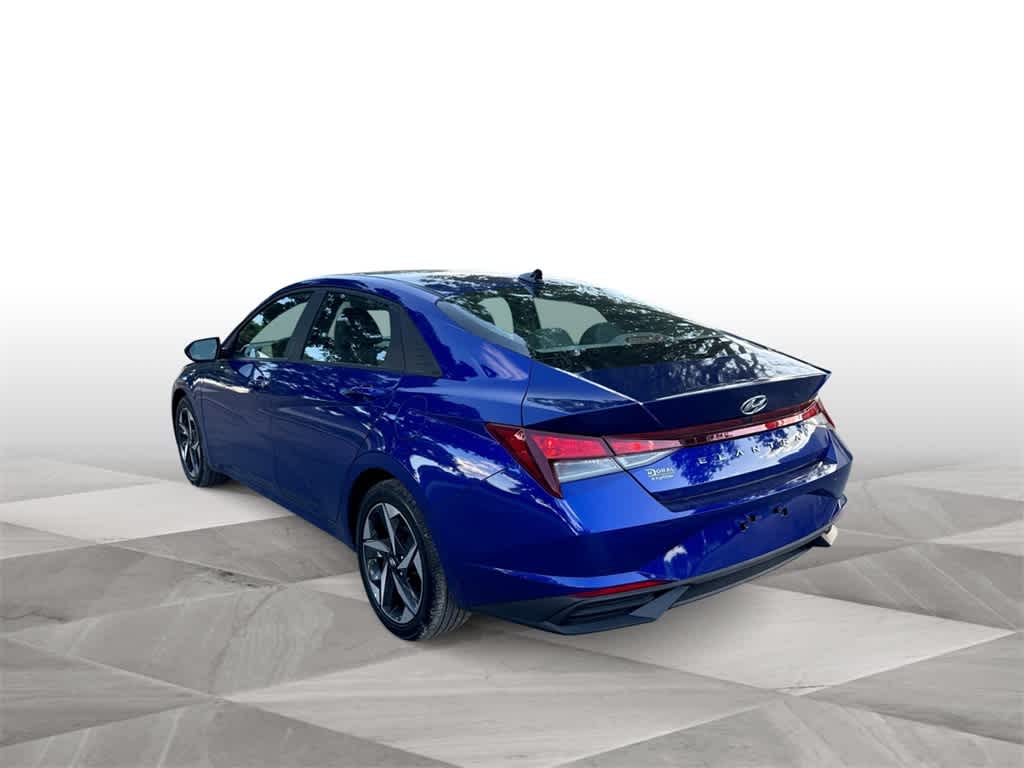 2023 Hyundai Elantra SEL photo 5