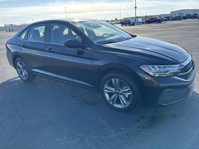 2024 Volkswagen Jetta SE photo 2