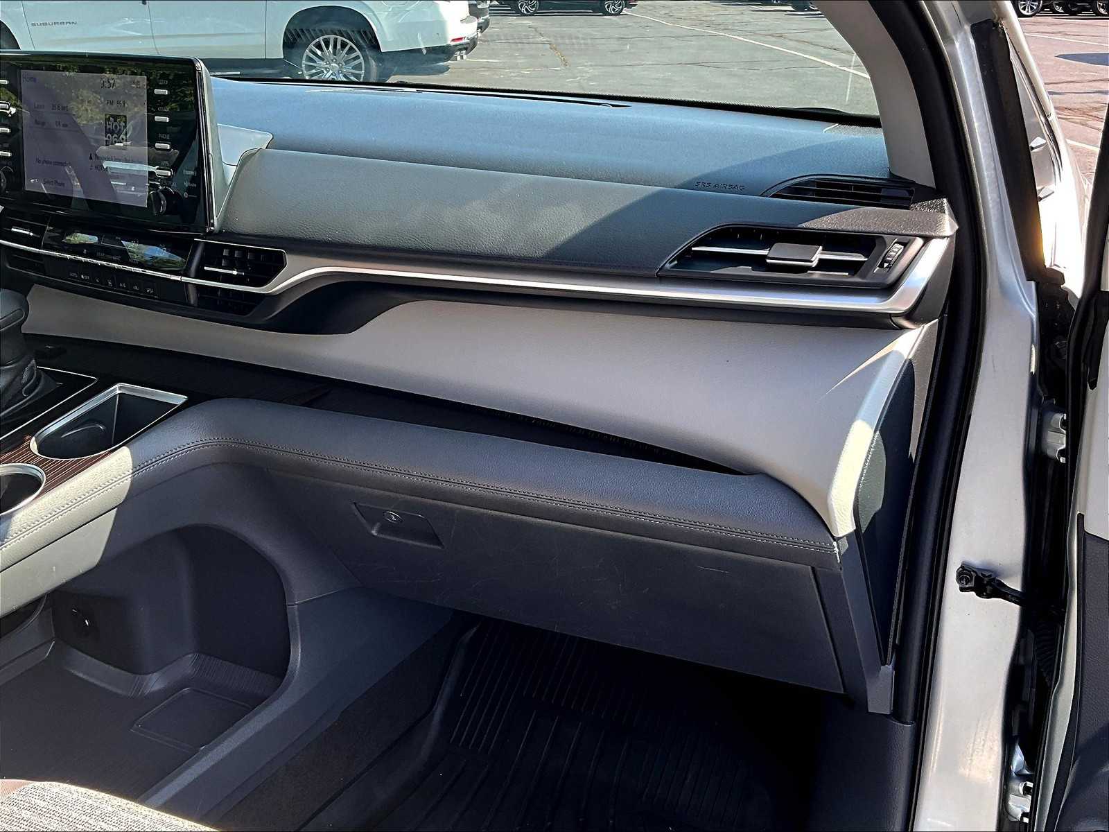 2023 Toyota Sienna LE photo 13