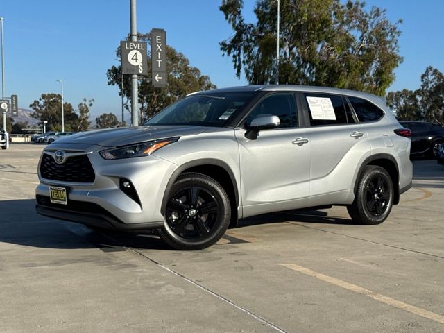2024 Toyota Highlander LE photo 2
