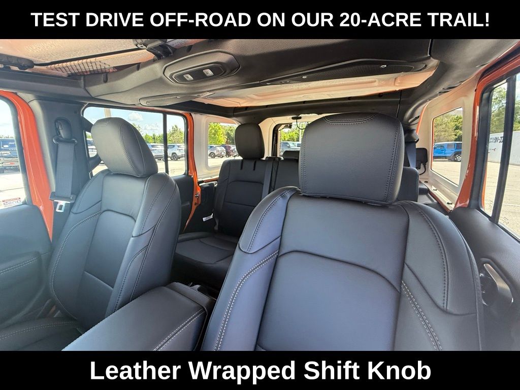 2025 Jeep Wrangler Sahara 4xe photo 18