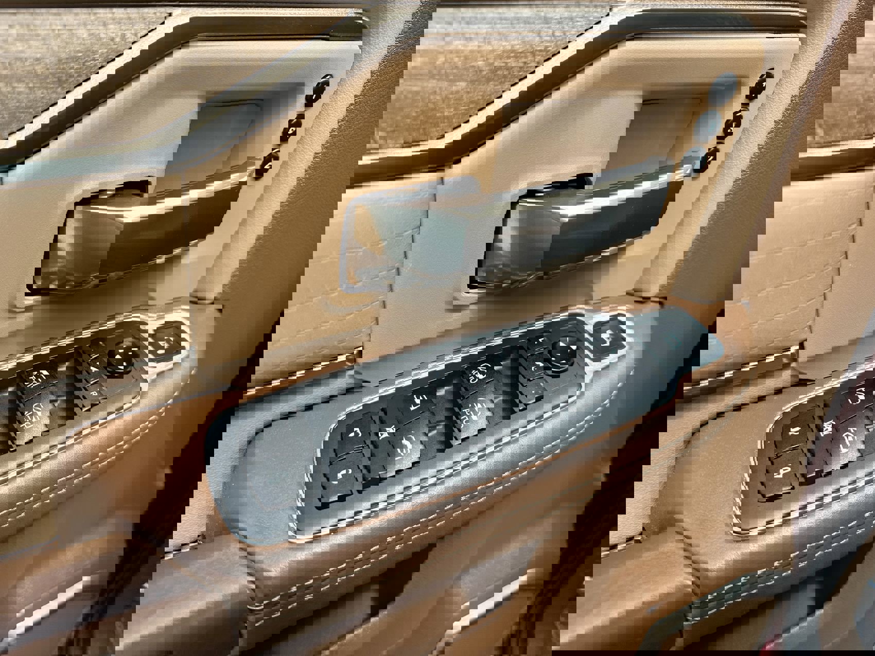 2020 Ram 3500 Longhorn photo 13