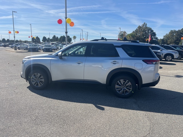 2025 Nissan Pathfinder SV photo 3