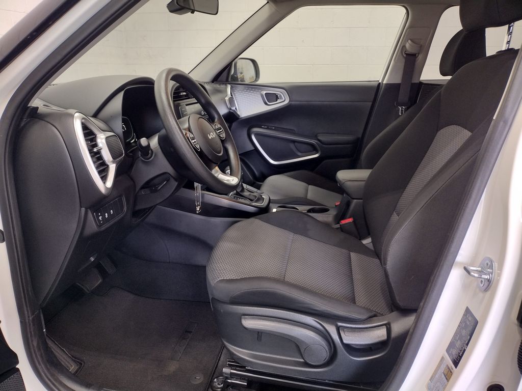 2023 Kia Soul LX photo 18