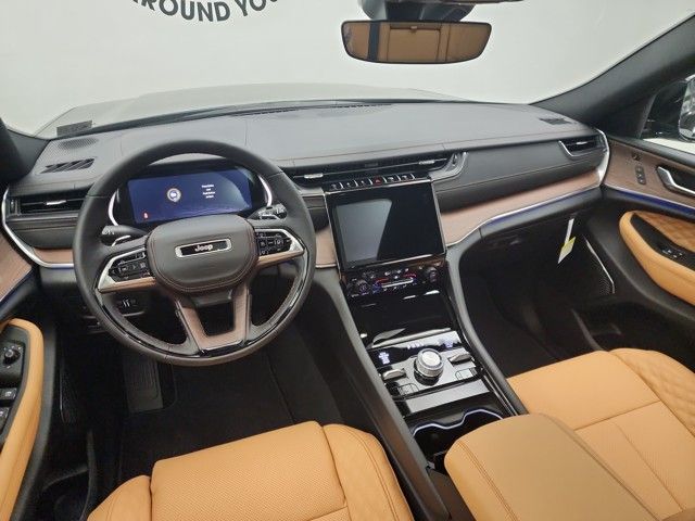 2025 Jeep Grand Cherokee Summit photo 12