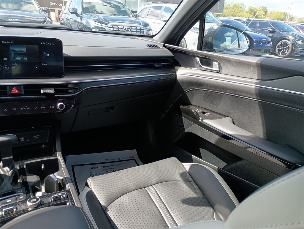 2025 Kia K5 GT-Line photo 11