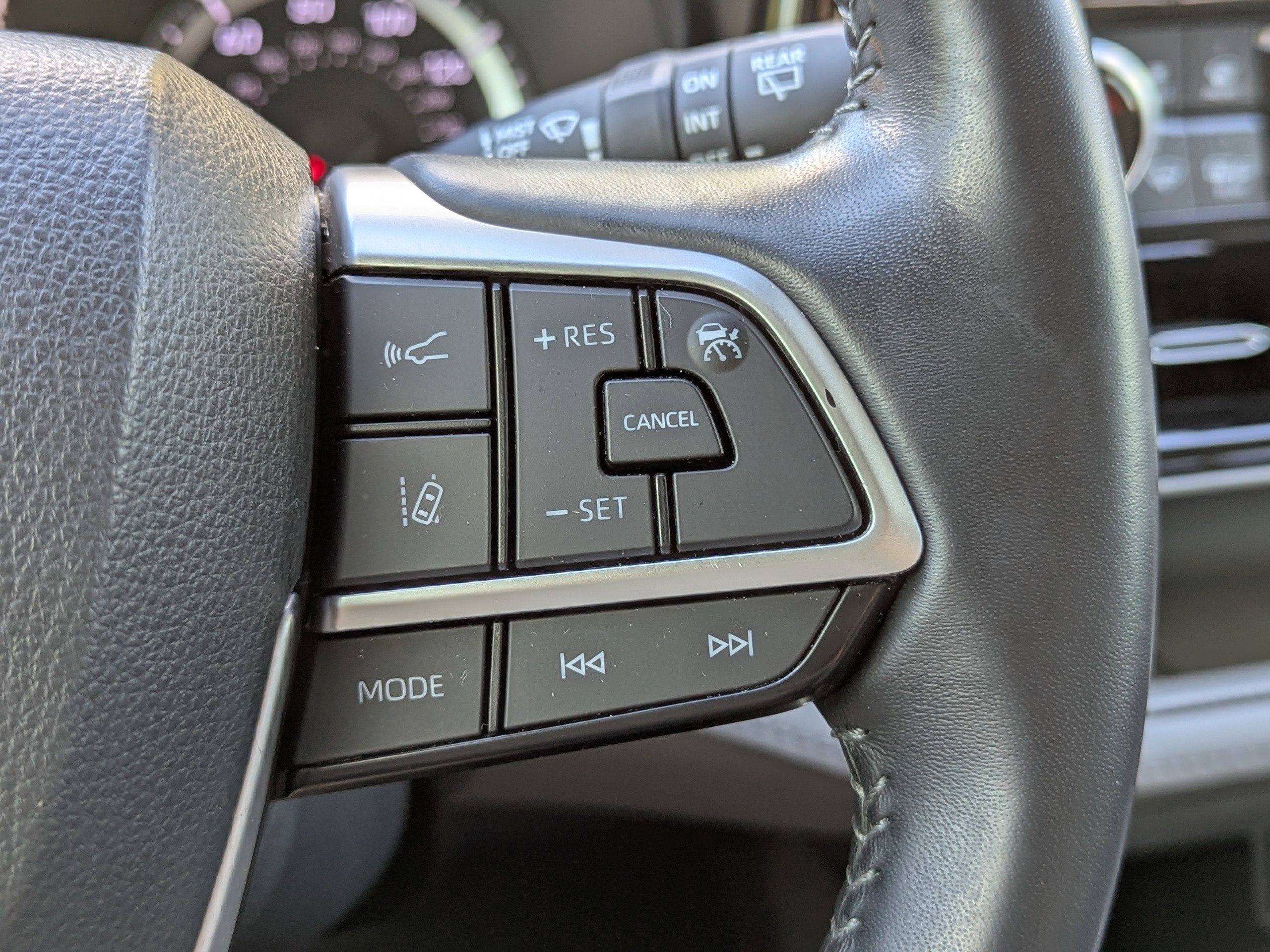 2022 Toyota Highlander LE photo 33