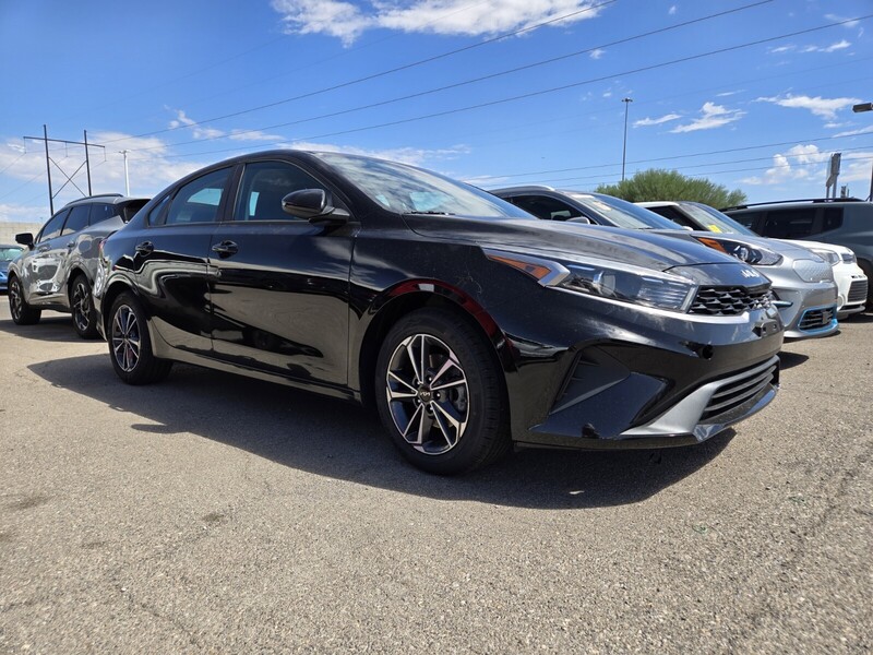2022 Kia Forte LXS photo 2
