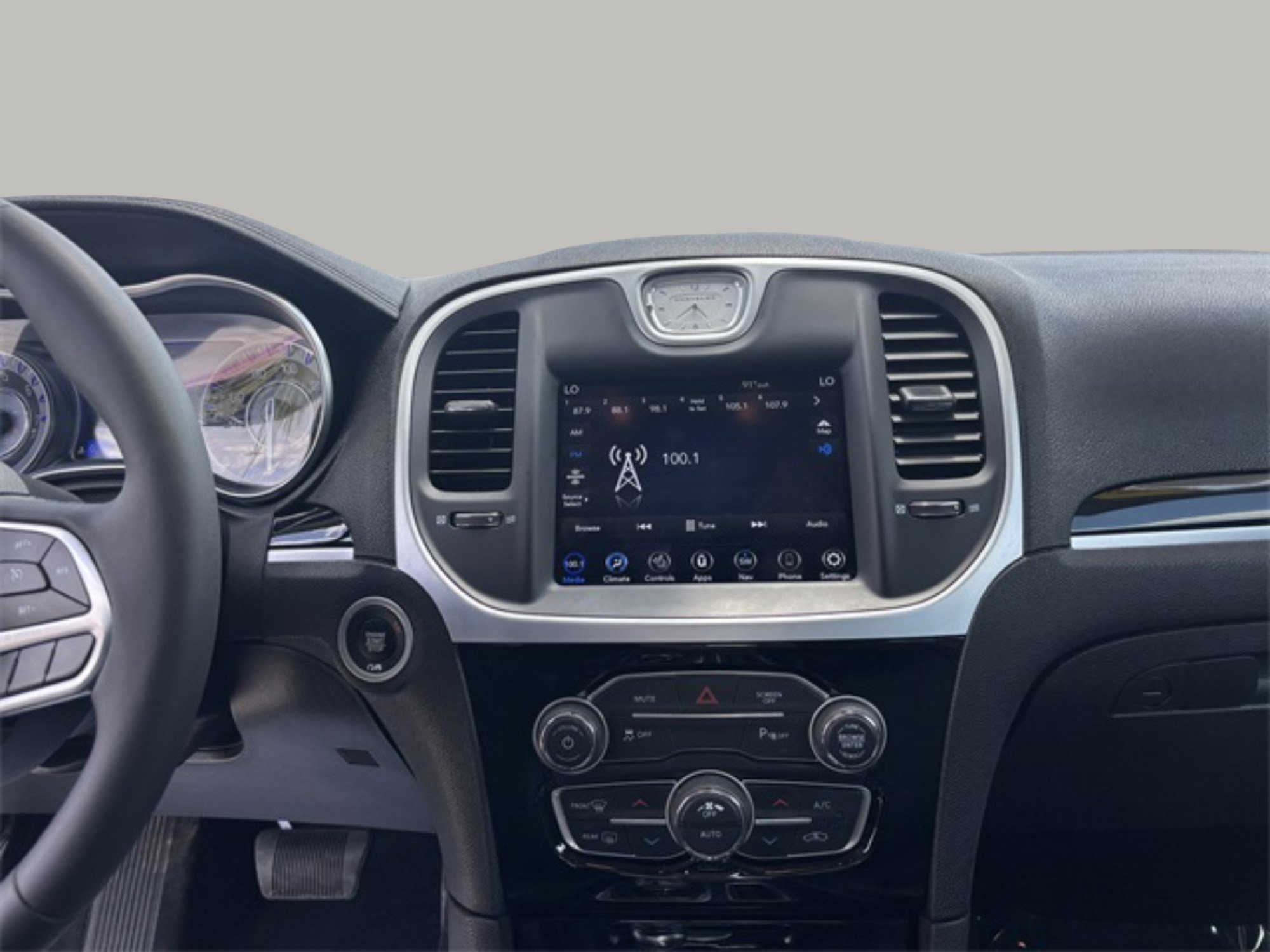 2023 Chrysler 300 Touring L photo 18