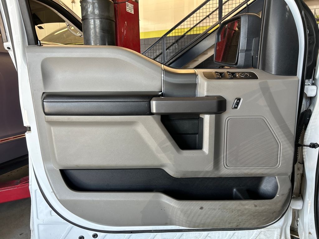 2019 Ford F-150 XLT photo 6