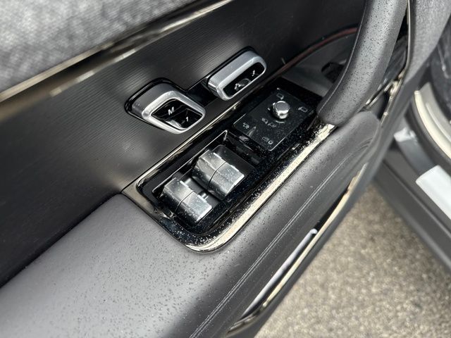 2025 Land Rover Range Rover Sport SE photo 3