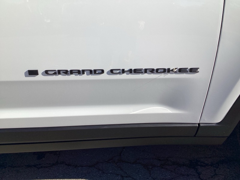 2025 Jeep Grand Cherokee Laredo photo 4