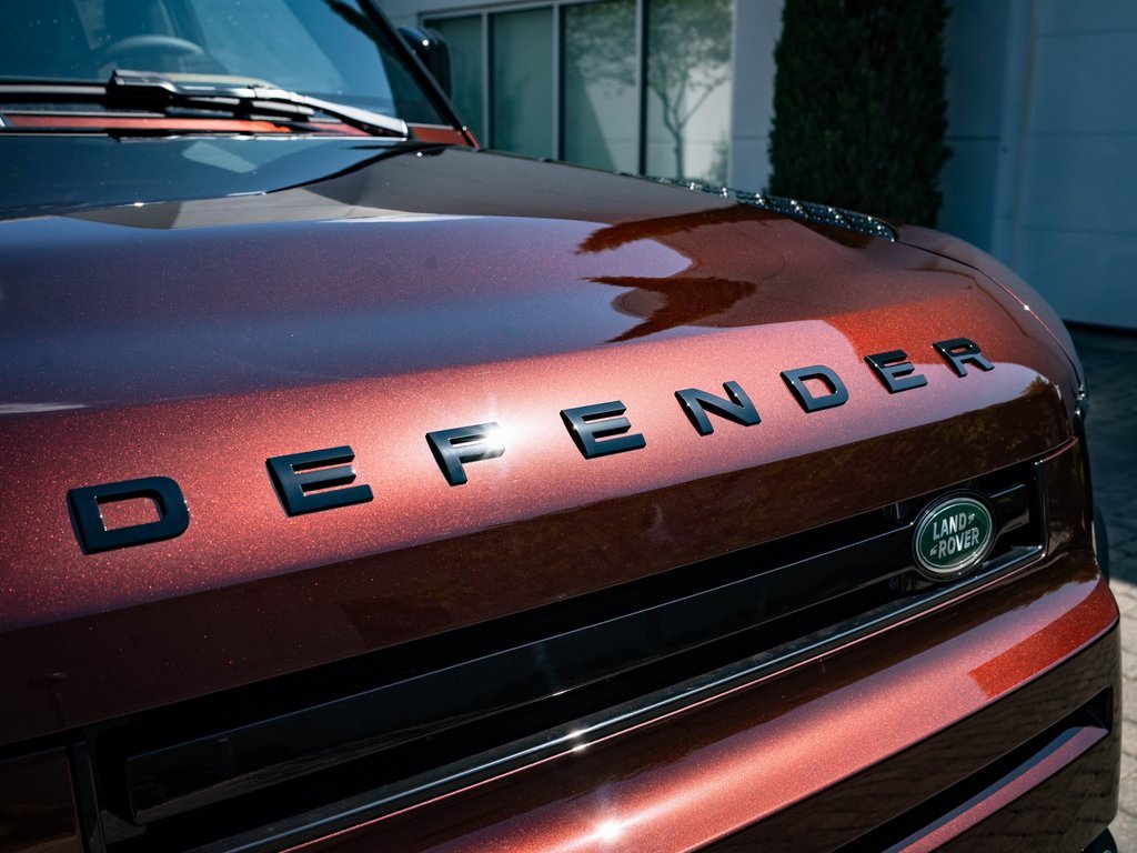 2025 Land Rover Defender 130 X-Dynamic SE photo 2